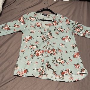 Juniors woven blouse, size M.